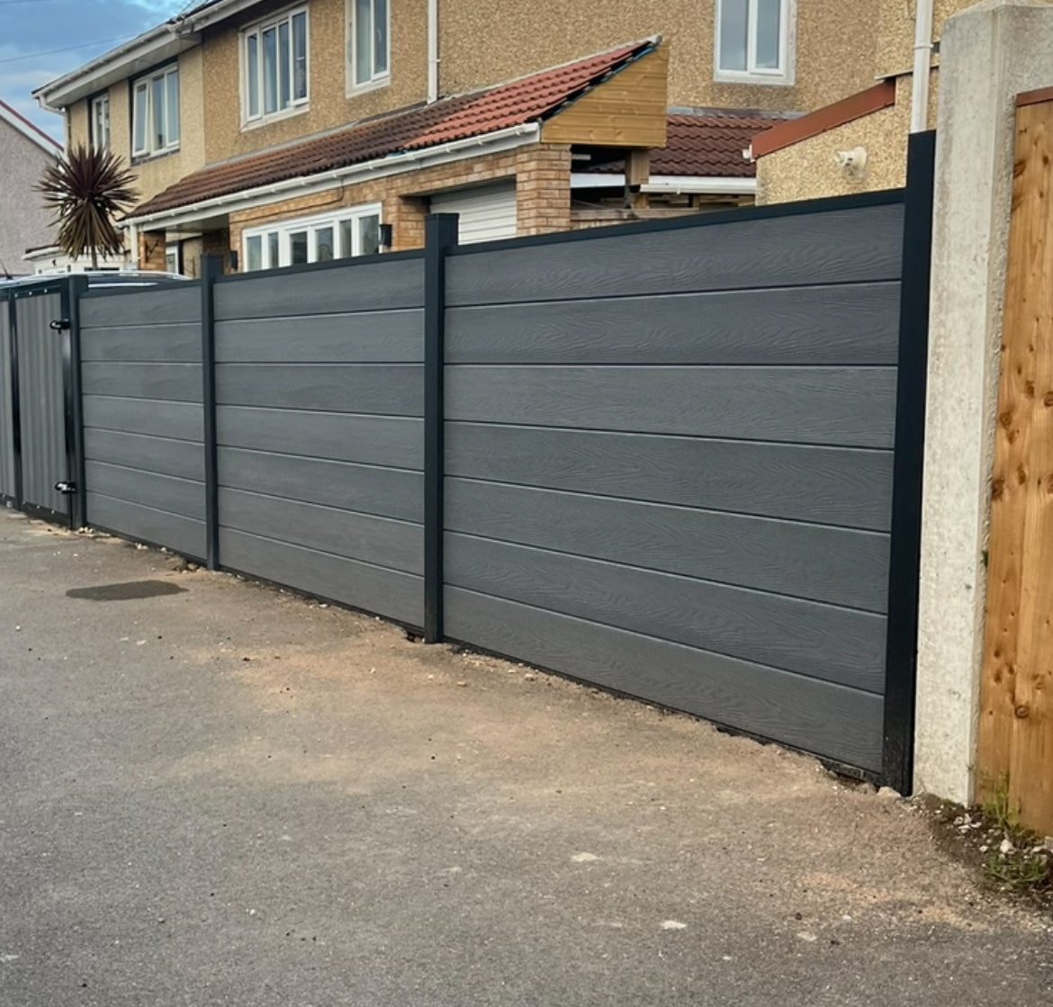 Composite Fencing With Aluminium Posts